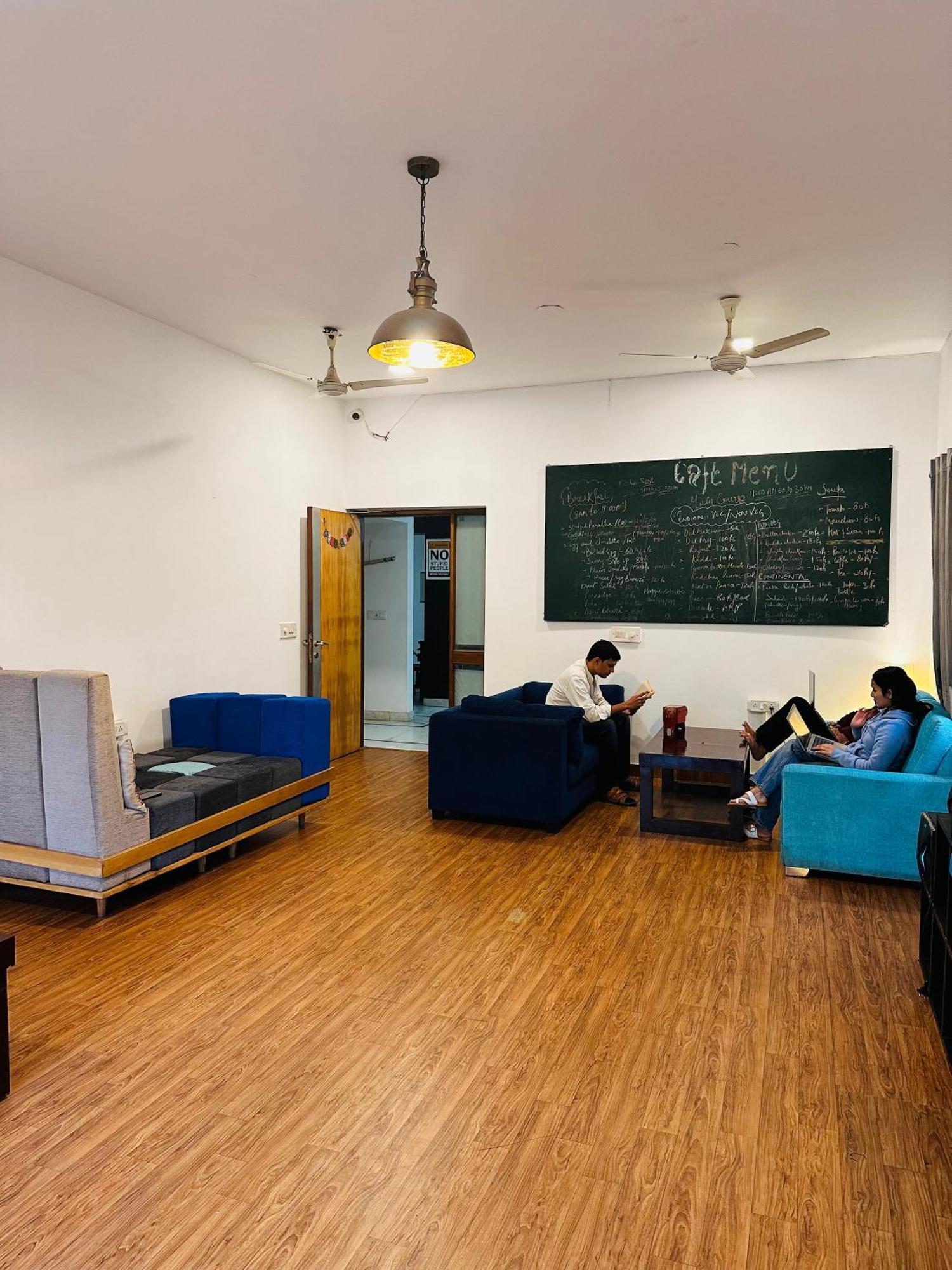 A Sleepy Fox Hostel 뉴델리 외부 사진