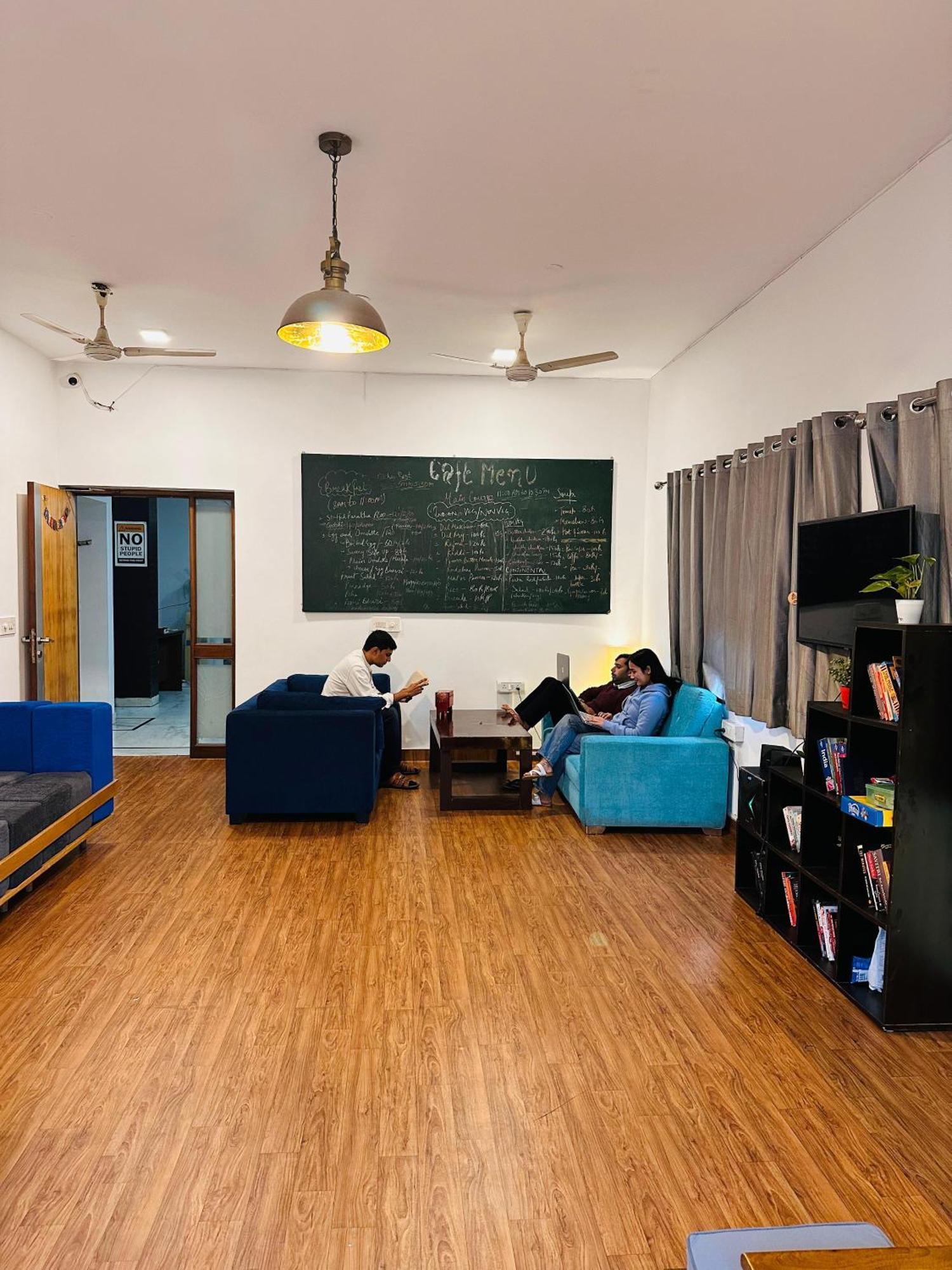 A Sleepy Fox Hostel 뉴델리 외부 사진